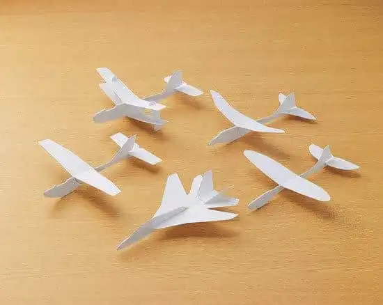 飛吧！我的紙飛機！ ！ ——對這部感人至深的飛行與成長故事的全面評析